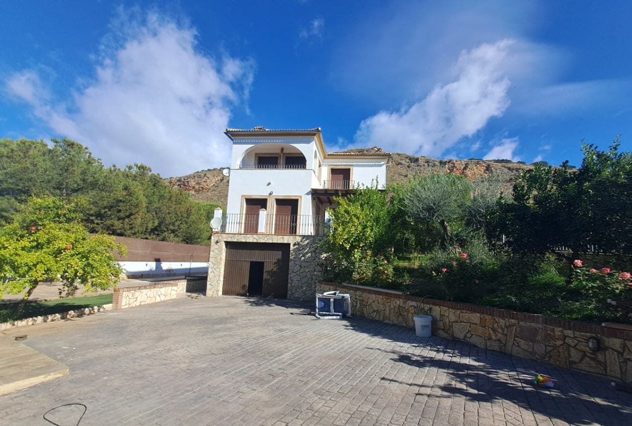 4 soveværelse Byhus til salg i Iznajar med swimmingpool - € 850.000 (Ref: 8690686)