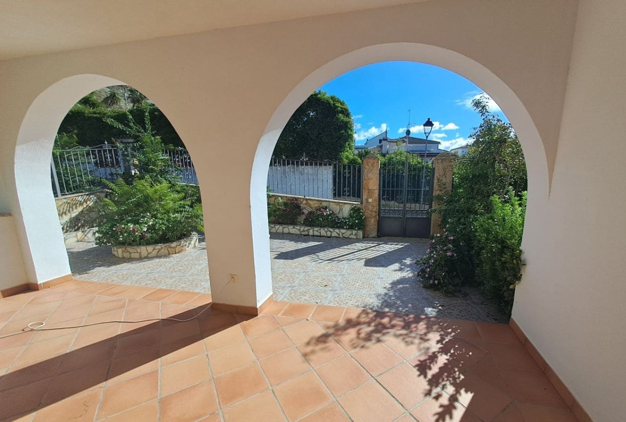 4 soveværelse Byhus til salg i Iznajar med swimmingpool - € 850.000 (Ref: 8690686)