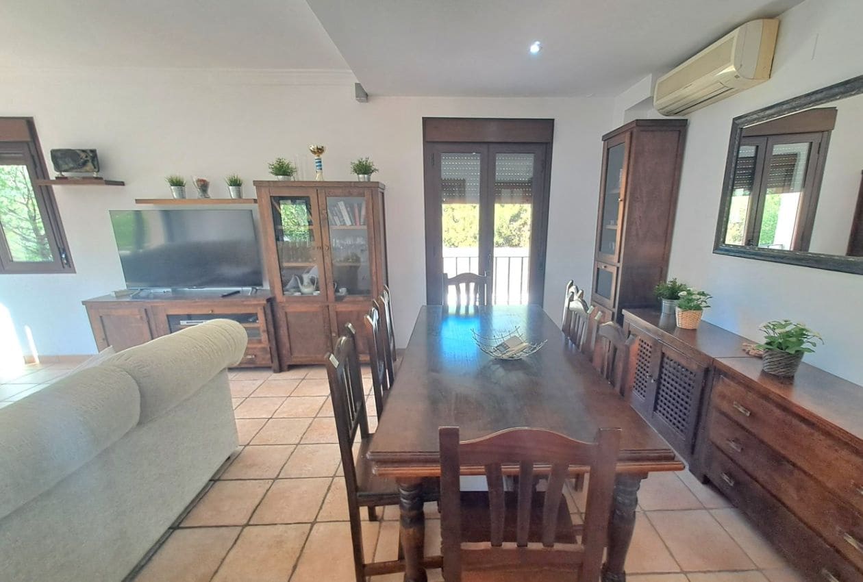 4 soveværelse Byhus til salg i Iznajar med swimmingpool - € 850.000 (Ref: 8690686)