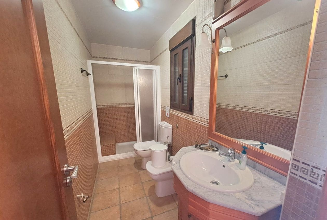 4 soveværelse Byhus til salg i Iznajar med swimmingpool - € 850.000 (Ref: 8690686)