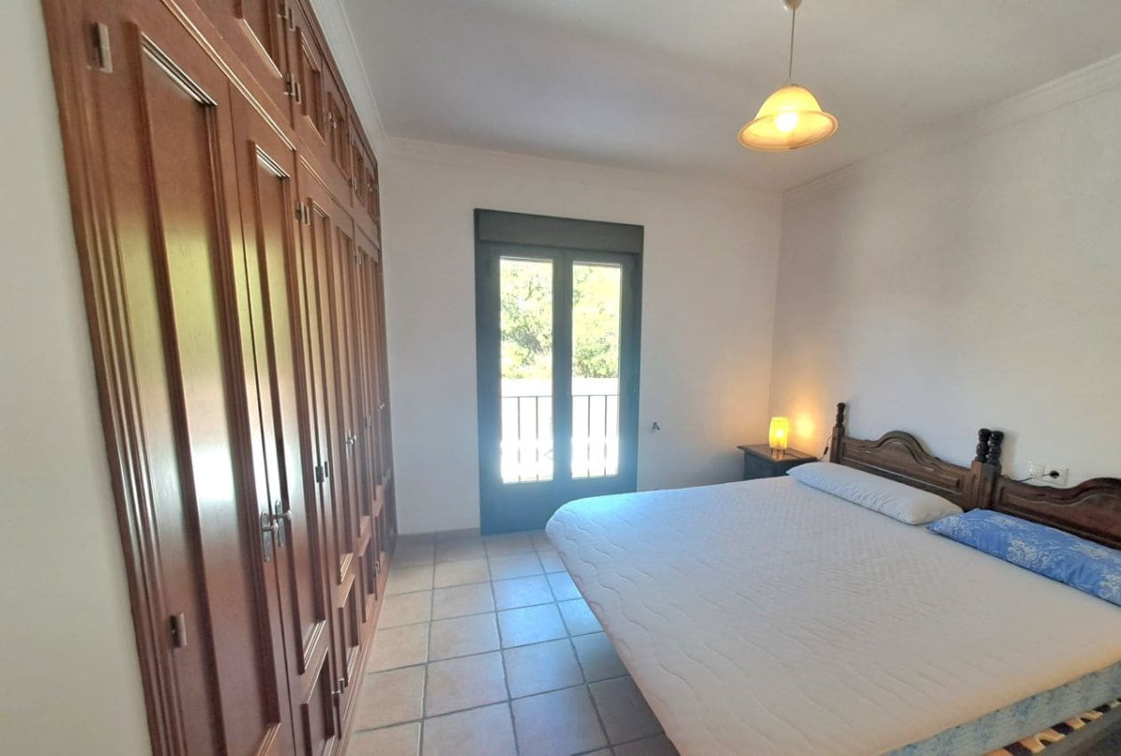 4 soveværelse Byhus til salg i Iznajar med swimmingpool - € 850.000 (Ref: 8690686)