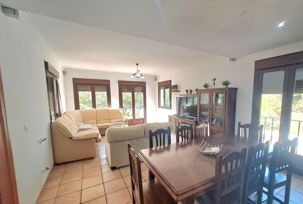 4 soveværelse Byhus til salg i Iznajar med swimmingpool - € 850.000 (Ref: 8690686)