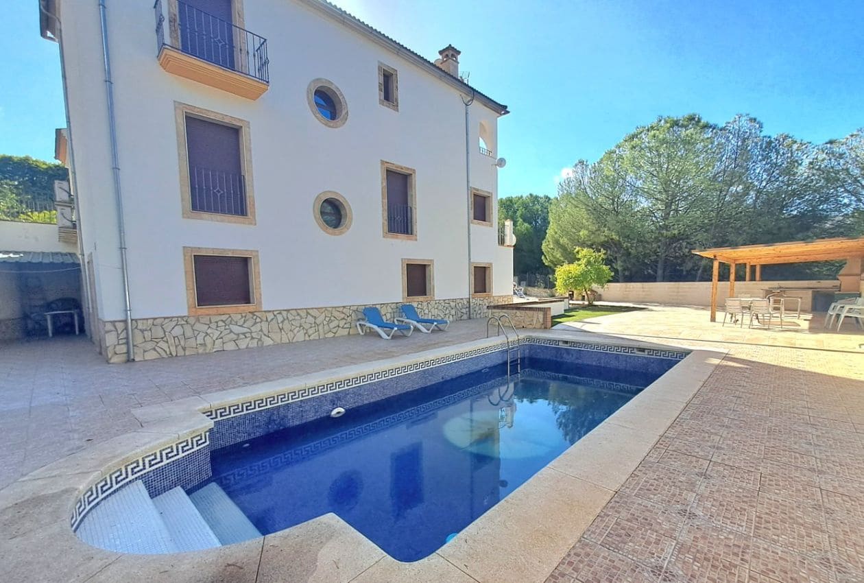 4 soveværelse Byhus til salg i Iznajar med swimmingpool - € 850.000 (Ref: 8690686)