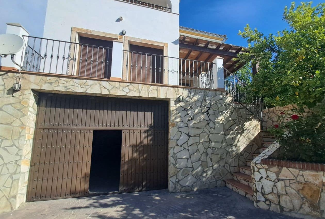 4 soveværelse Byhus til salg i Iznajar med swimmingpool - € 850.000 (Ref: 8690686)