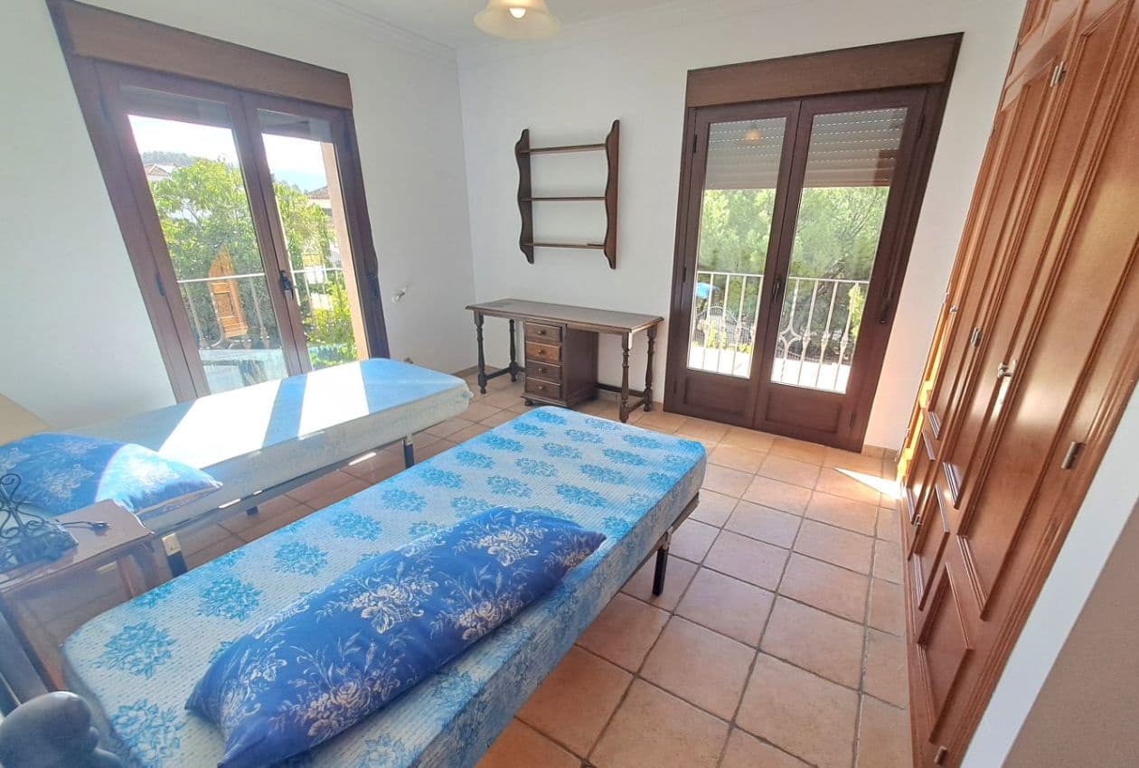 4 soveværelse Byhus til salg i Iznajar med swimmingpool - € 850.000 (Ref: 8690686)