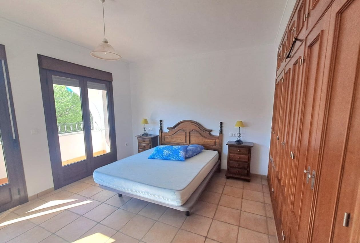 4 soveværelse Byhus til salg i Iznajar med swimmingpool - € 850.000 (Ref: 8690686)