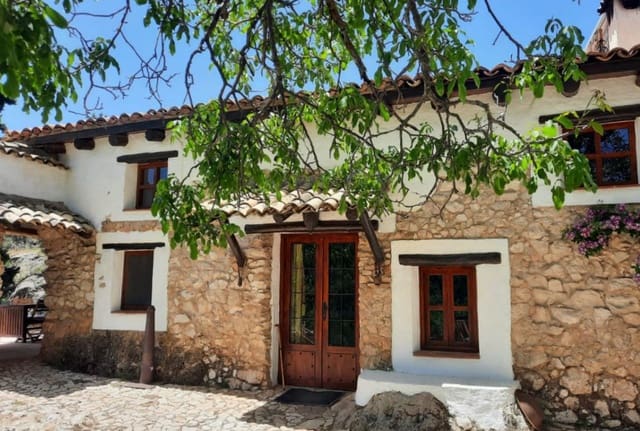 6 soveværelse Finca/Landehus til salg i Segura de la Sierra med swimmingpool - € 555.000 (Ref: 8769805)