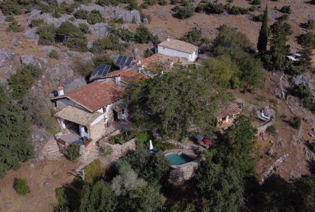 6 soveværelse Finca/Landehus til salg i Segura de la Sierra med swimmingpool - € 555.000 (Ref: 8769805)