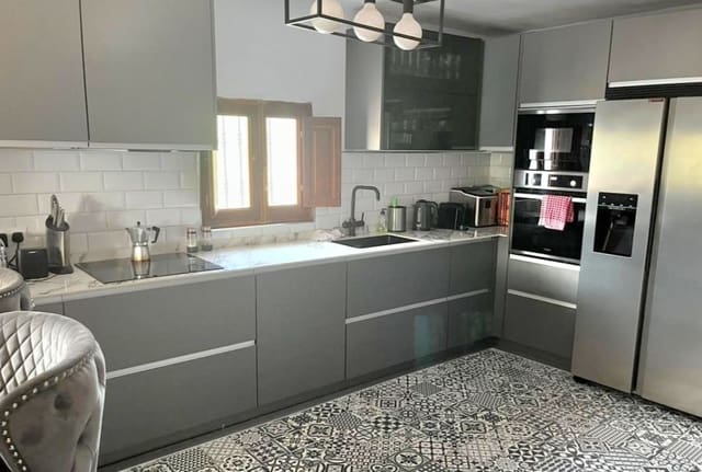 4 soveværelse Finca/Landehus til salg i Castillo de Locubín - € 375.000 (Ref: 8906236)