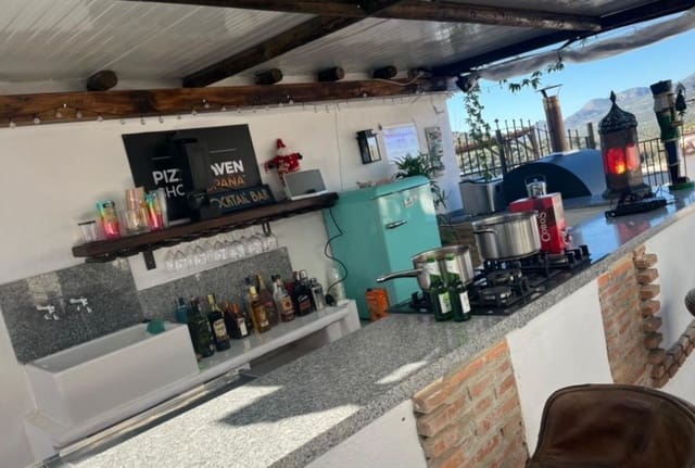 4 soveværelse Finca/Landehus til salg i Castillo de Locubín - € 375.000 (Ref: 8906236)