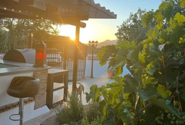 4 soveværelse Finca/Landehus til salg i Castillo de Locubín - € 375.000 (Ref: 8906236)