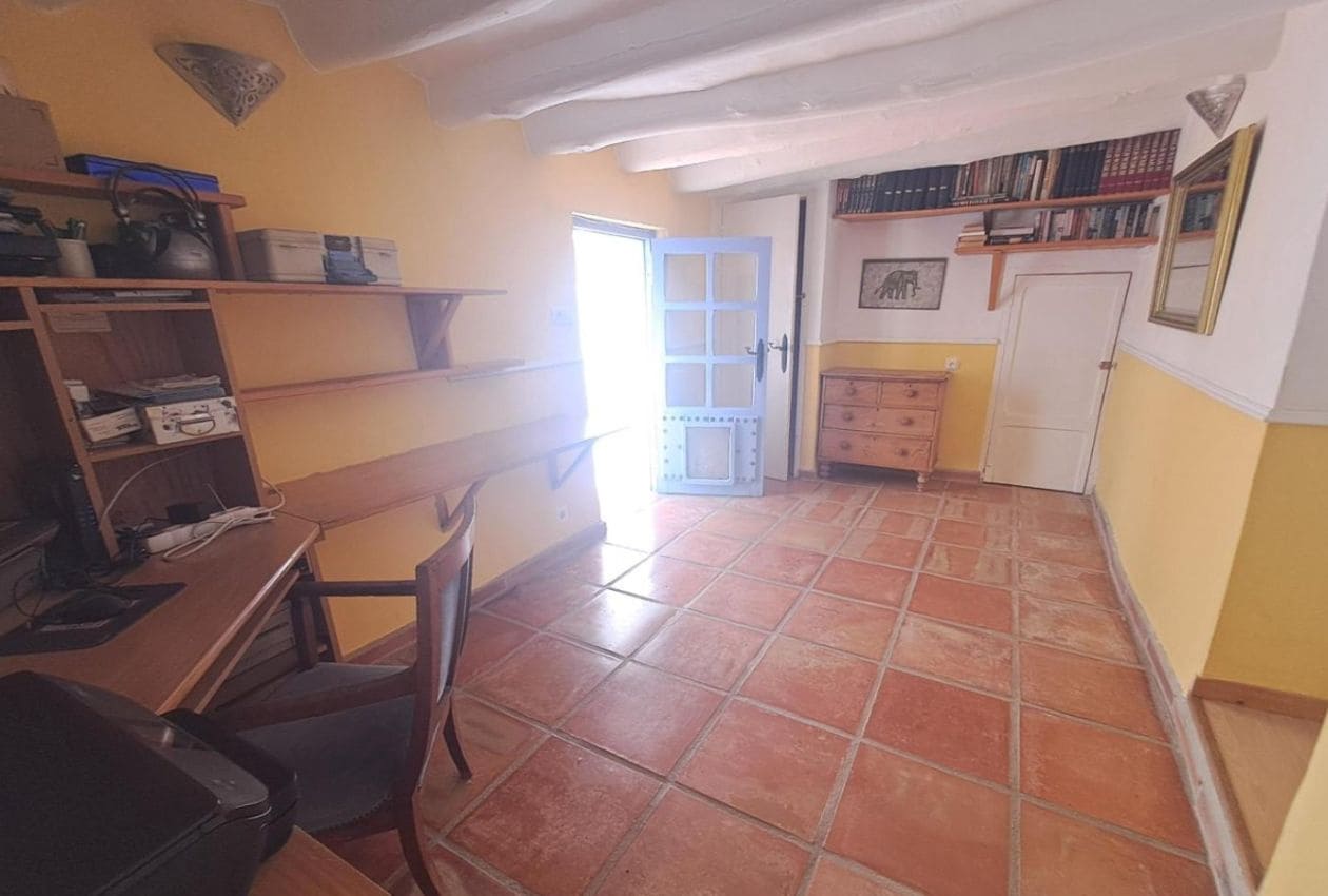 4 soveværelse Finca/Landehus til salg i Iznajar med swimmingpool - € 449.995 (Ref: 9101671)