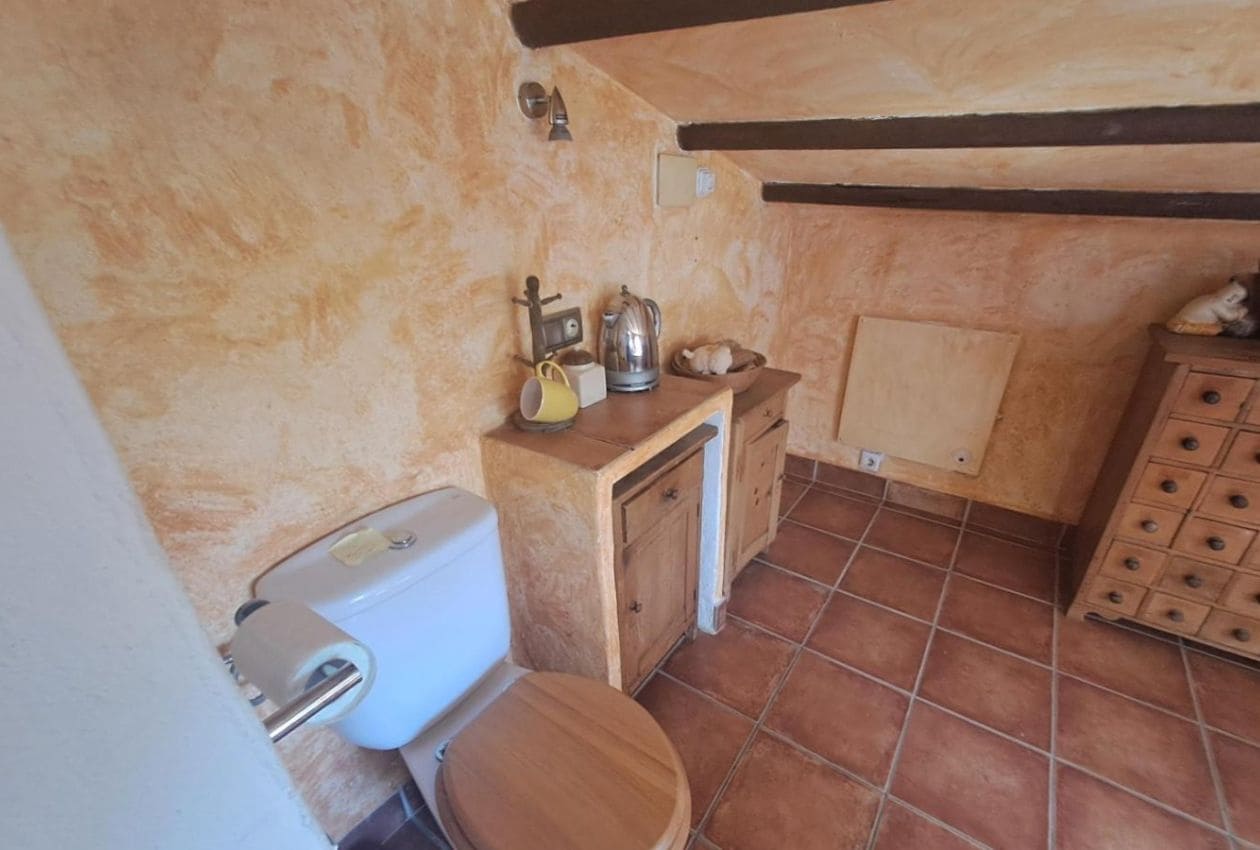 4 soveværelse Finca/Landehus til salg i Iznajar med swimmingpool - € 449.995 (Ref: 9101671)