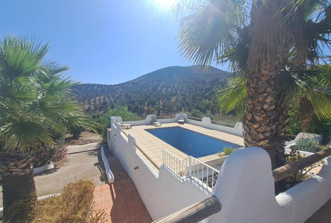 4 soveværelse Finca/Landehus til salg i Iznajar med swimmingpool - € 449.995 (Ref: 9101671)