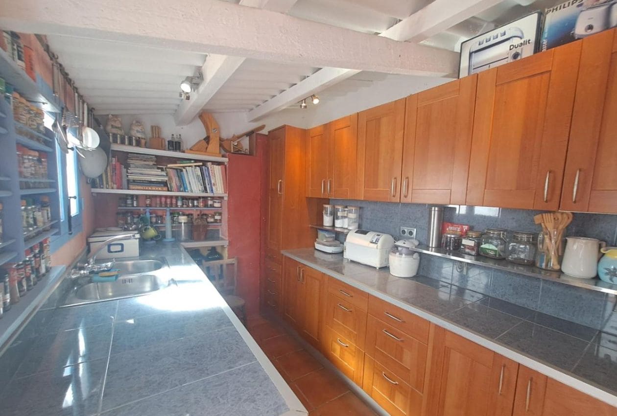 4 soveværelse Finca/Landehus til salg i Iznajar med swimmingpool - € 449.995 (Ref: 9101671)