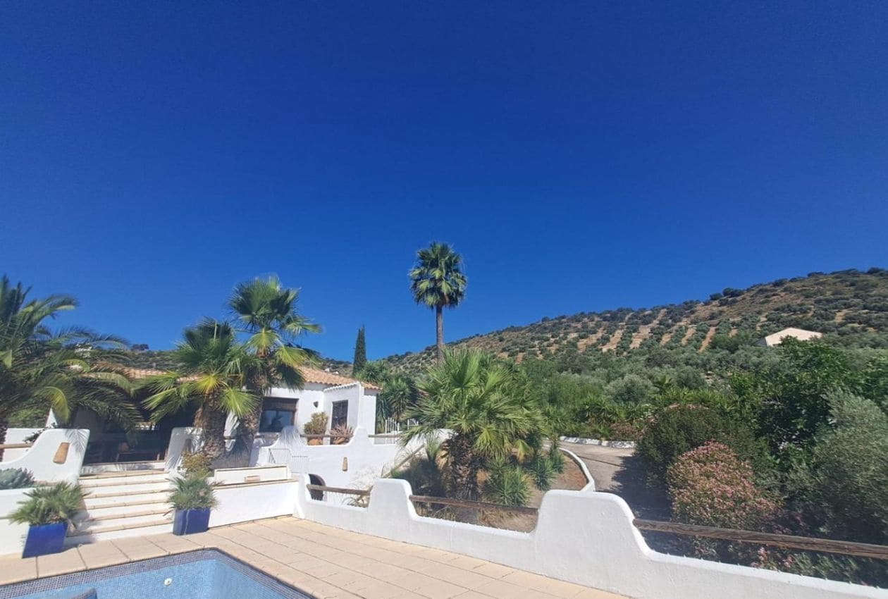 4 soveværelse Finca/Landehus til salg i Iznajar med swimmingpool - € 449.995 (Ref: 9101671)