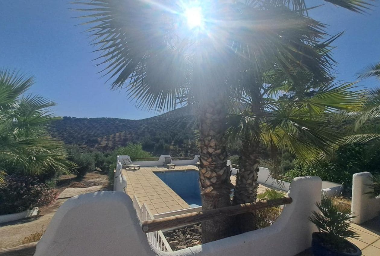 4 soveværelse Finca/Landehus til salg i Iznajar med swimmingpool - € 449.995 (Ref: 9101671)