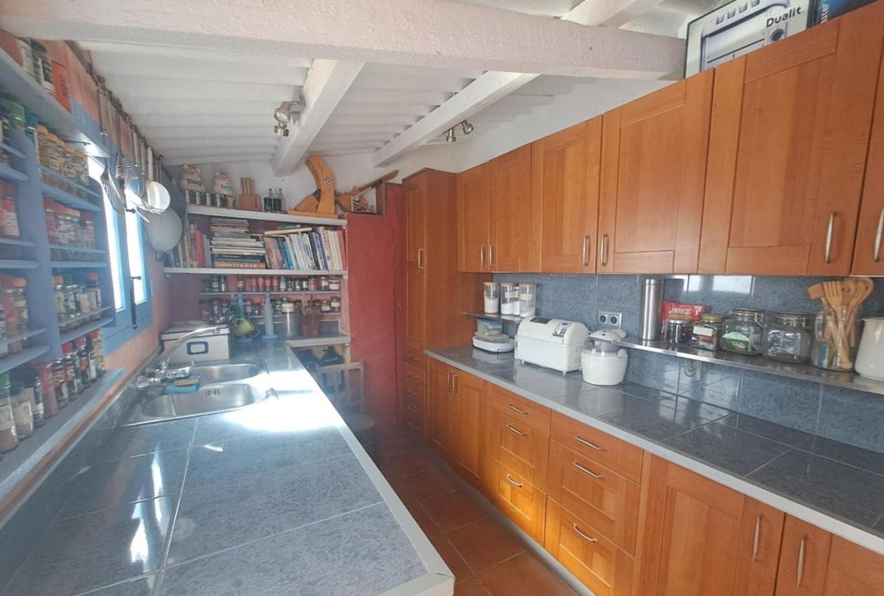 4 soveværelse Finca/Landehus til salg i Iznajar med swimmingpool - € 449.995 (Ref: 9101671)