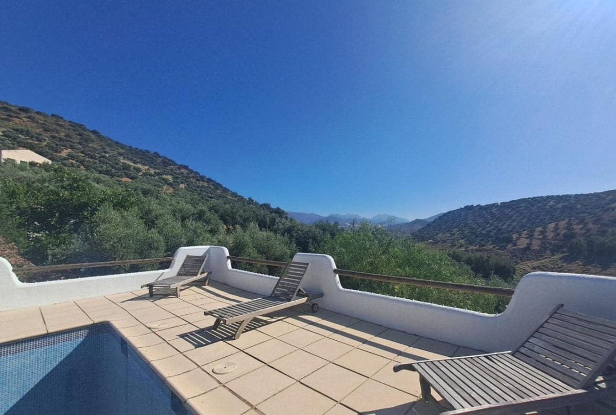 4 soveværelse Finca/Landehus til salg i Iznajar med swimmingpool - € 449.995 (Ref: 9101671)