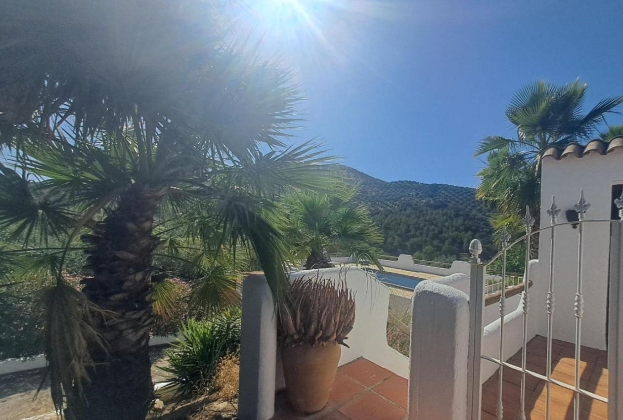 4 soveværelse Finca/Landehus til salg i Iznajar med swimmingpool - € 449.995 (Ref: 9101671)