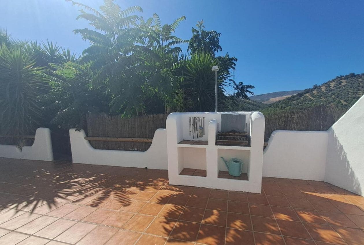 4 soveværelse Finca/Landehus til salg i Iznajar med swimmingpool - € 449.995 (Ref: 9101671)