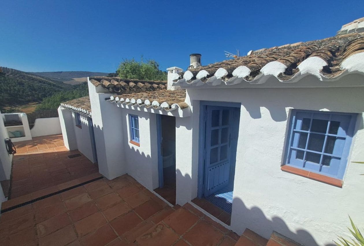 4 soveværelse Finca/Landehus til salg i Iznajar med swimmingpool - € 449.995 (Ref: 9101671)