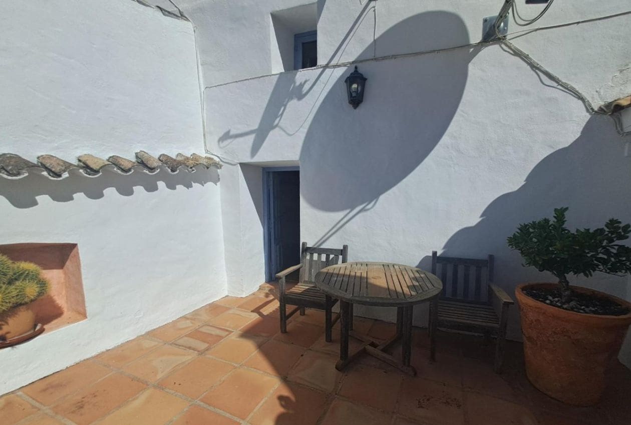 4 soveværelse Finca/Landehus til salg i Iznajar med swimmingpool - € 449.995 (Ref: 9101671)