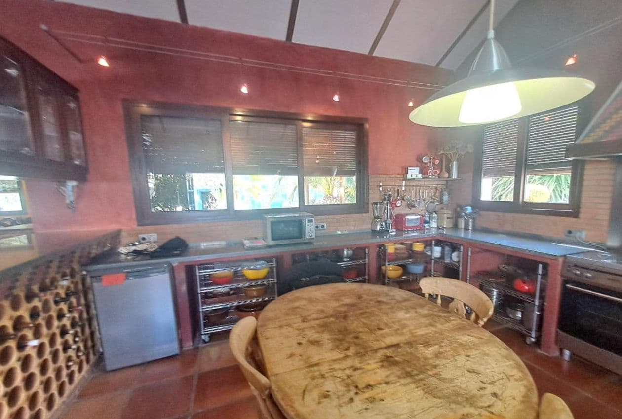 4 soveværelse Finca/Landehus til salg i Iznajar med swimmingpool - € 449.995 (Ref: 9101671)