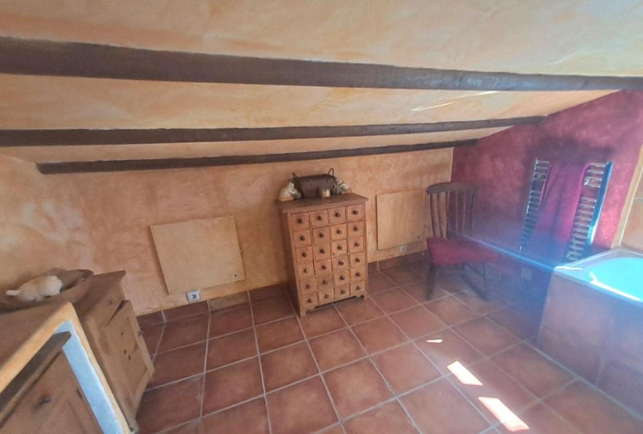 4 soveværelse Finca/Landehus til salg i Iznajar med swimmingpool - € 449.995 (Ref: 9101671)