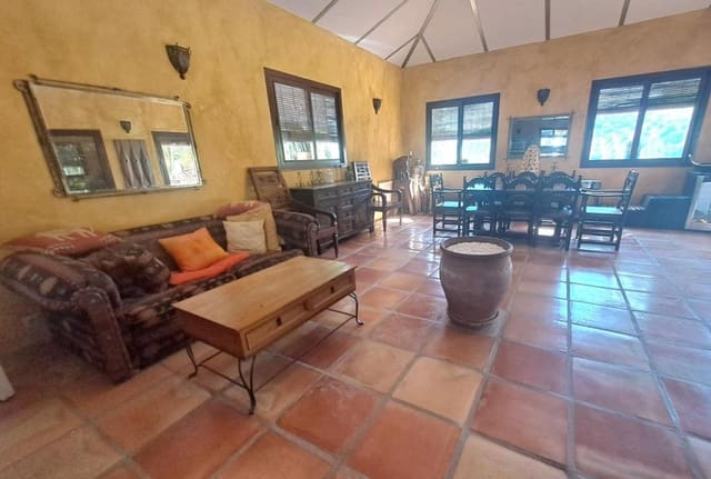 4 bedroom Finca/Country House for sale in Iznájar with pool - € 449,995 (Ref: 9101671)