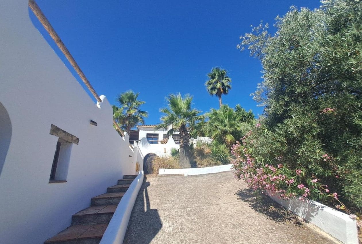 4 soveværelse Finca/Landehus til salg i Iznajar med swimmingpool - € 449.995 (Ref: 9101671)