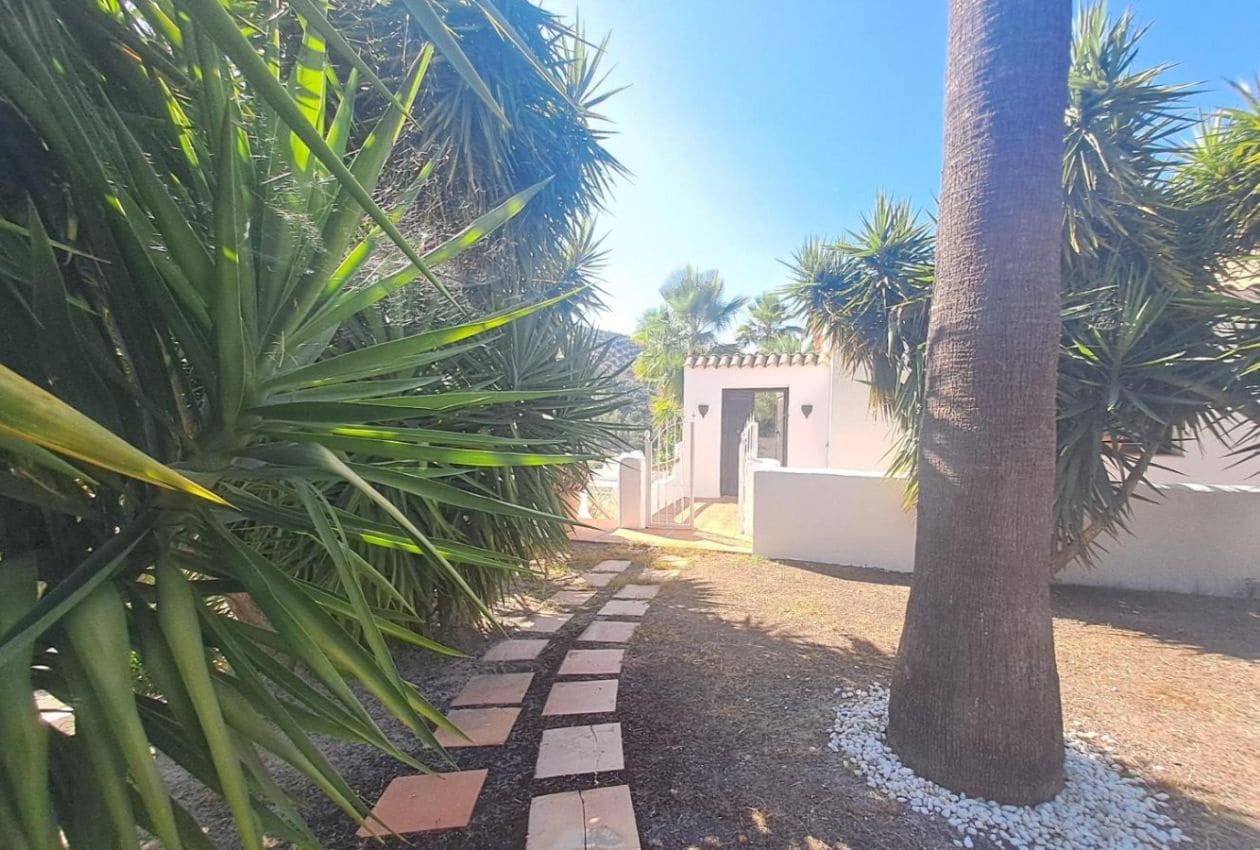 4 soveværelse Finca/Landehus til salg i Iznajar med swimmingpool - € 449.995 (Ref: 9101671)