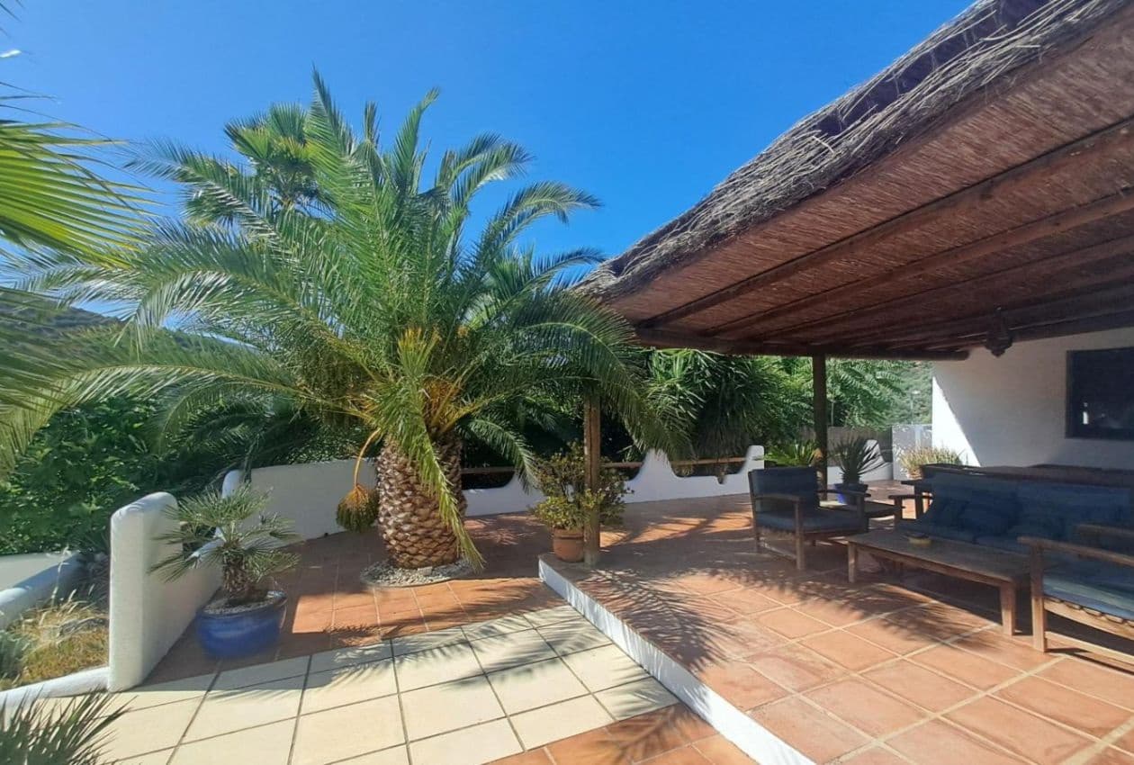 4 soveværelse Finca/Landehus til salg i Iznajar med swimmingpool - € 449.995 (Ref: 9101671)