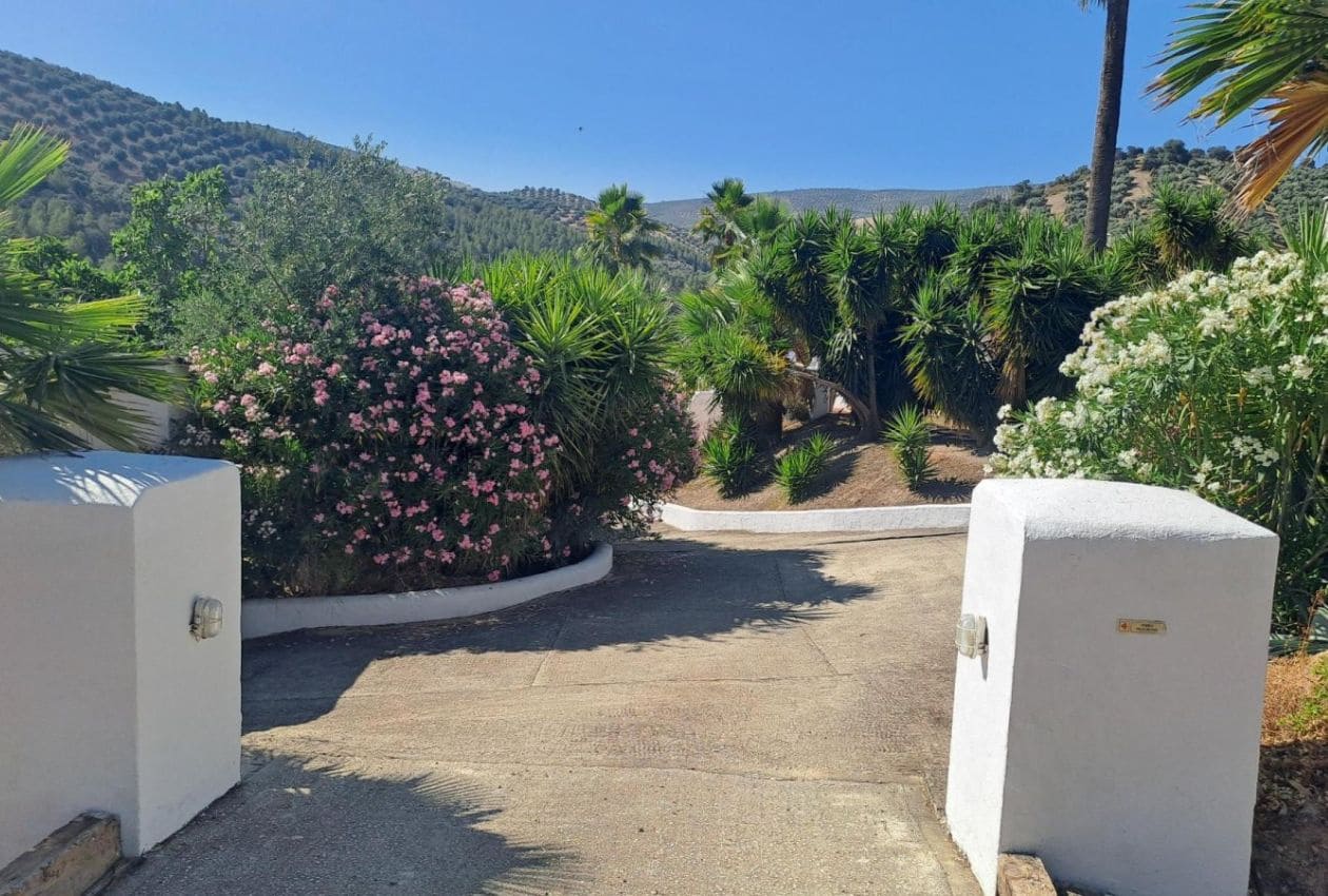 4 soveværelse Finca/Landehus til salg i Iznajar med swimmingpool - € 449.995 (Ref: 9101671)