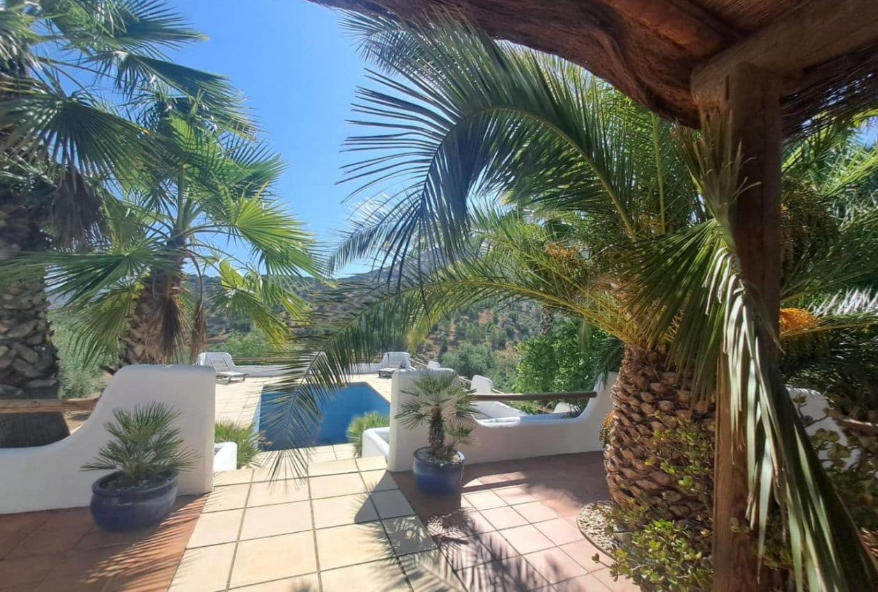 4 soveværelse Finca/Landehus til salg i Iznajar med swimmingpool - € 449.995 (Ref: 9101671)