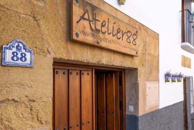 4 bedroom Townhouse for sale in Alcalá la Real with pool - € 330,000 (Ref: 9113387)