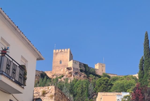 4 bedroom Townhouse for sale in Alcalá la Real with pool - € 330,000 (Ref: 9113387)