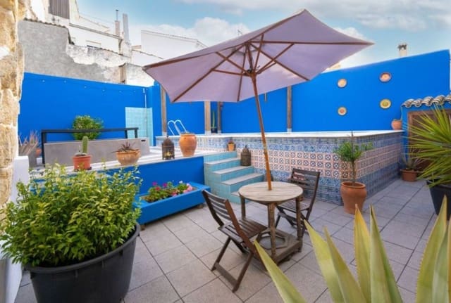 4 bedroom Townhouse for sale in Alcalá la Real with pool - € 330,000 (Ref: 9113387)