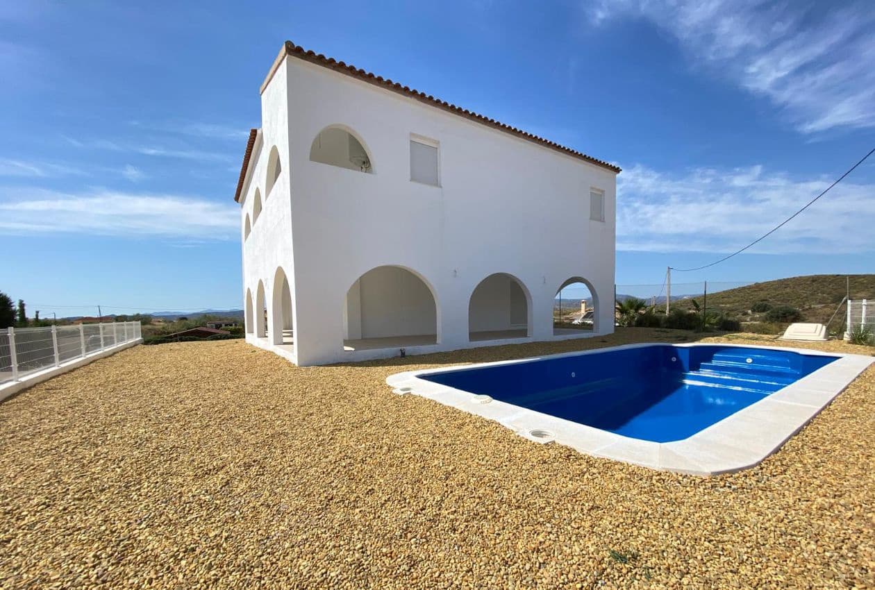 4 soveværelse Villa til salg i Zurgena med swimmingpool - € 339.000 (Ref: 9115420)