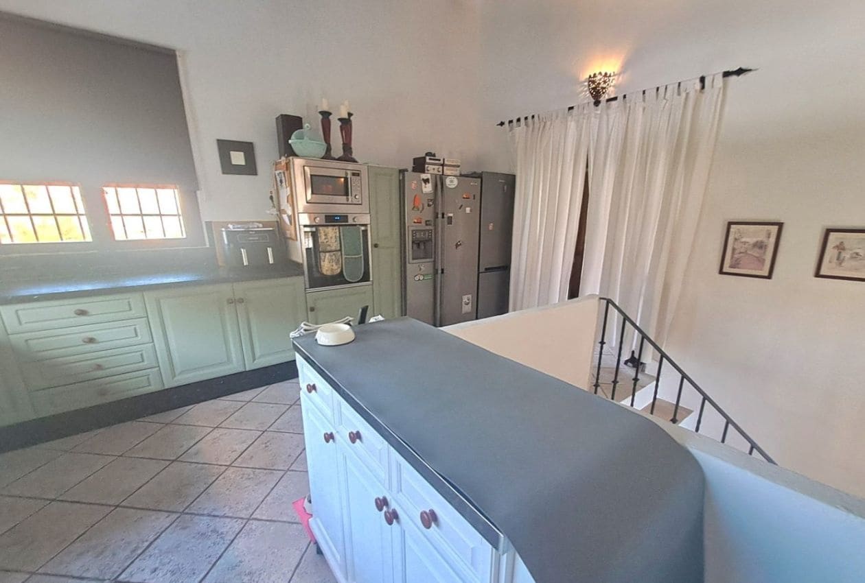 7 soveværelse Finca/Landehus til salg i Iznajar med swimmingpool - € 825.000 (Ref: 9193231)