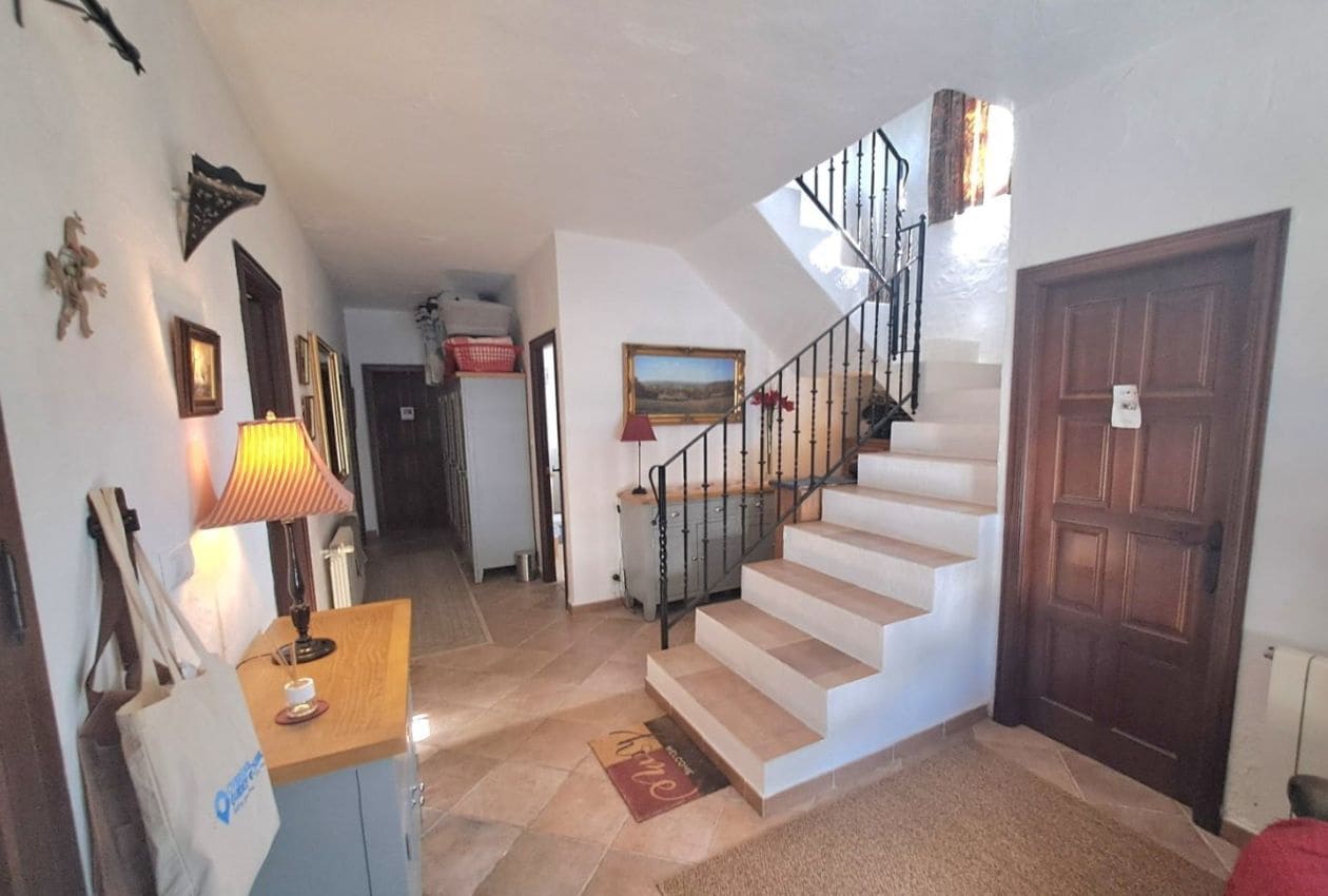 7 soveværelse Finca/Landehus til salg i Iznajar med swimmingpool - € 825.000 (Ref: 9193231)