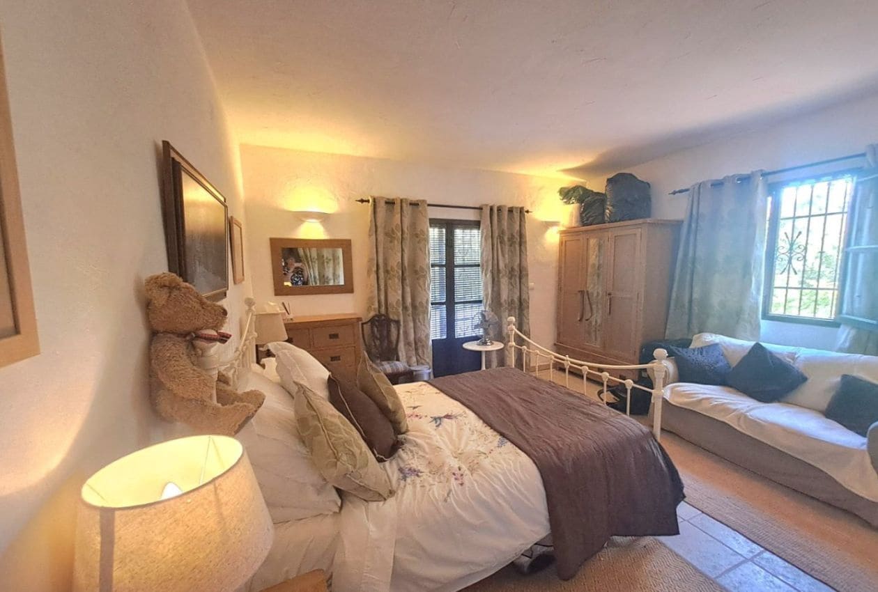 7 soveværelse Finca/Landehus til salg i Iznajar med swimmingpool - € 825.000 (Ref: 9193231)