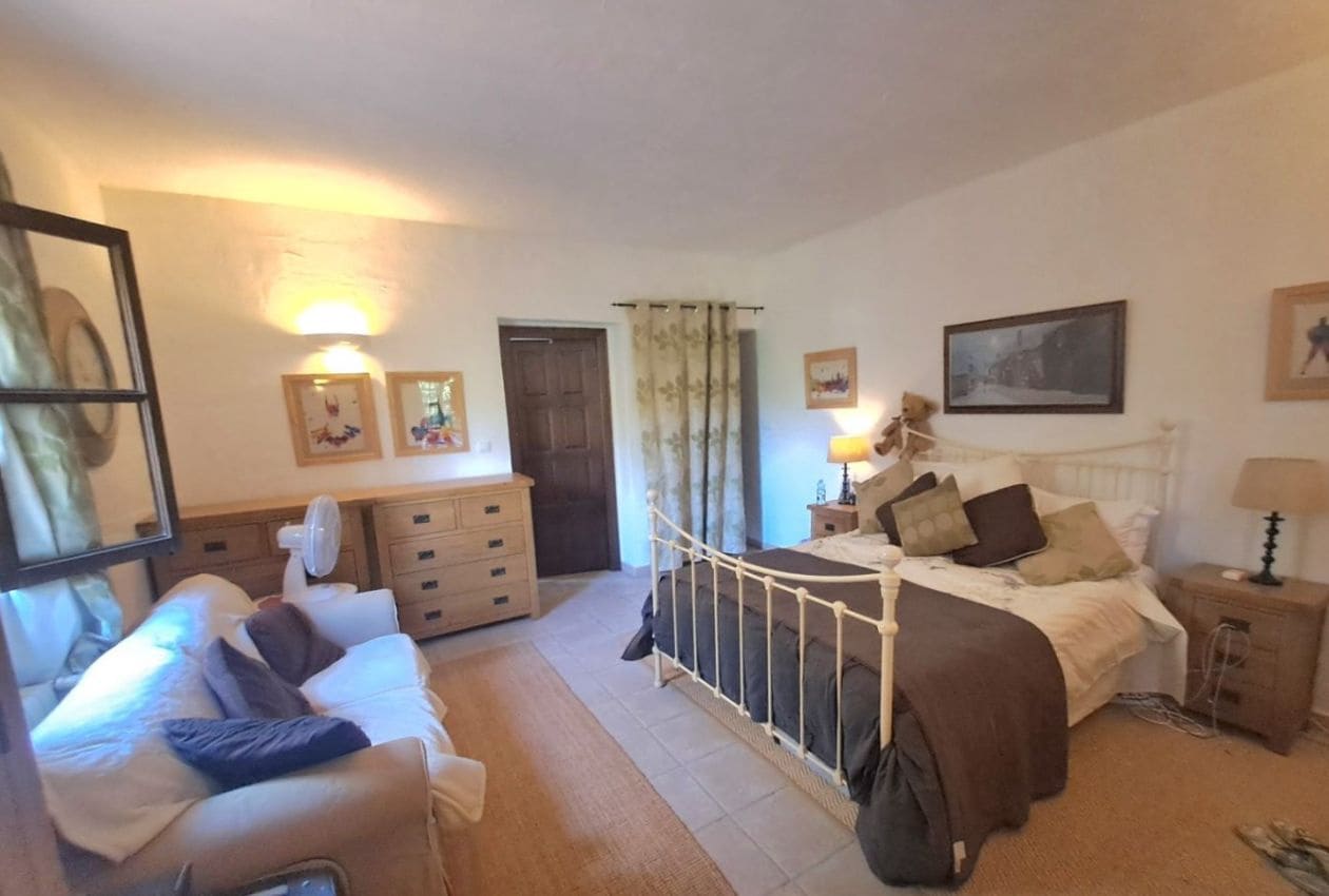 7 soveværelse Finca/Landehus til salg i Iznajar med swimmingpool - € 825.000 (Ref: 9193231)