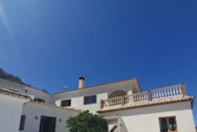 6 soveværelse Finca/Landehus til salg i Iznájar med swimmingpool - € 580.000 (Ref: 9227760)