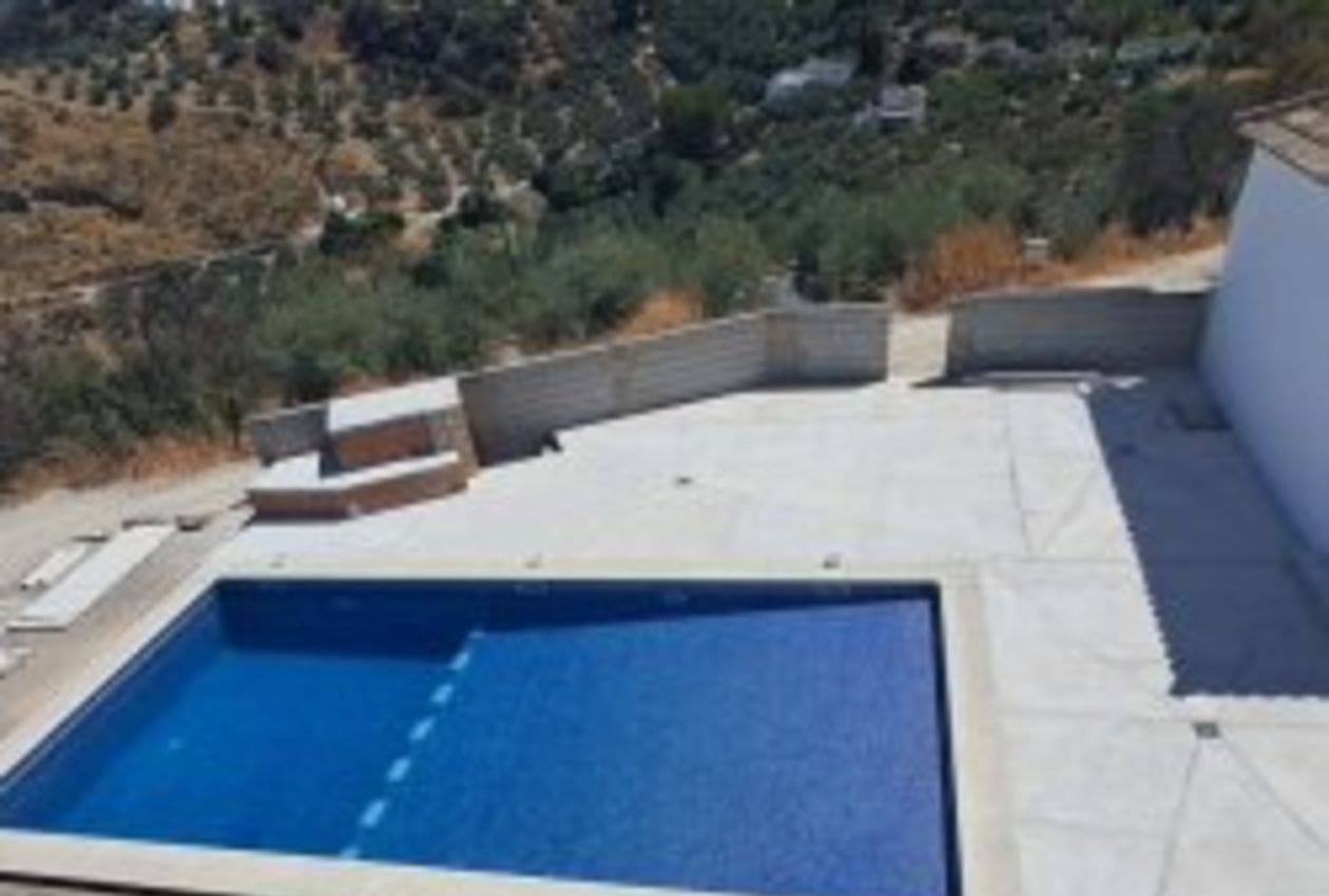 6 soveværelse Finca/Landehus til salg i Iznajar med swimmingpool - € 580.000 (Ref: 9227760)