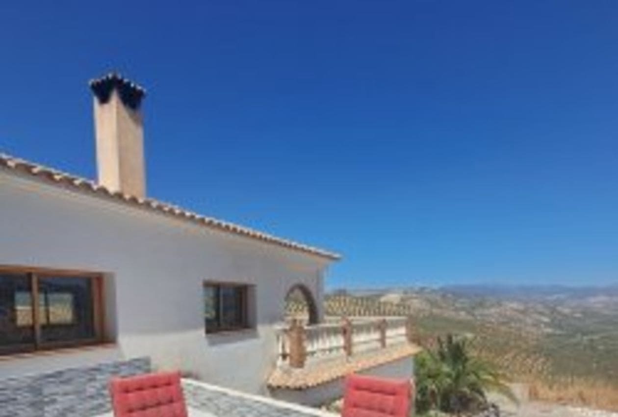 6 soveværelse Finca/Landehus til salg i Iznajar med swimmingpool - € 580.000 (Ref: 9227760)