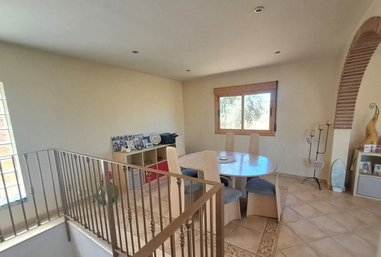 6 soveværelse Finca/Landehus til salg i Iznajar med swimmingpool - € 580.000 (Ref: 9227760)