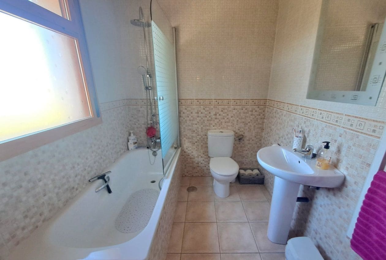 6 soveværelse Finca/Landehus til salg i Iznajar med swimmingpool - € 580.000 (Ref: 9227760)