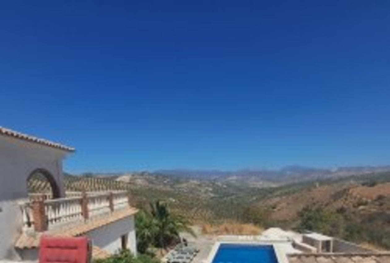 6 soveværelse Finca/Landehus til salg i Iznajar med swimmingpool - € 580.000 (Ref: 9227760)