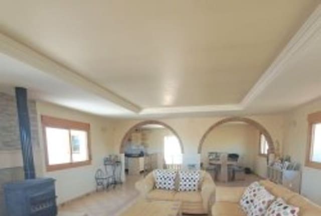 6 soveværelse Finca/Landehus til salg i Iznájar med swimmingpool - € 580.000 (Ref: 9227760)